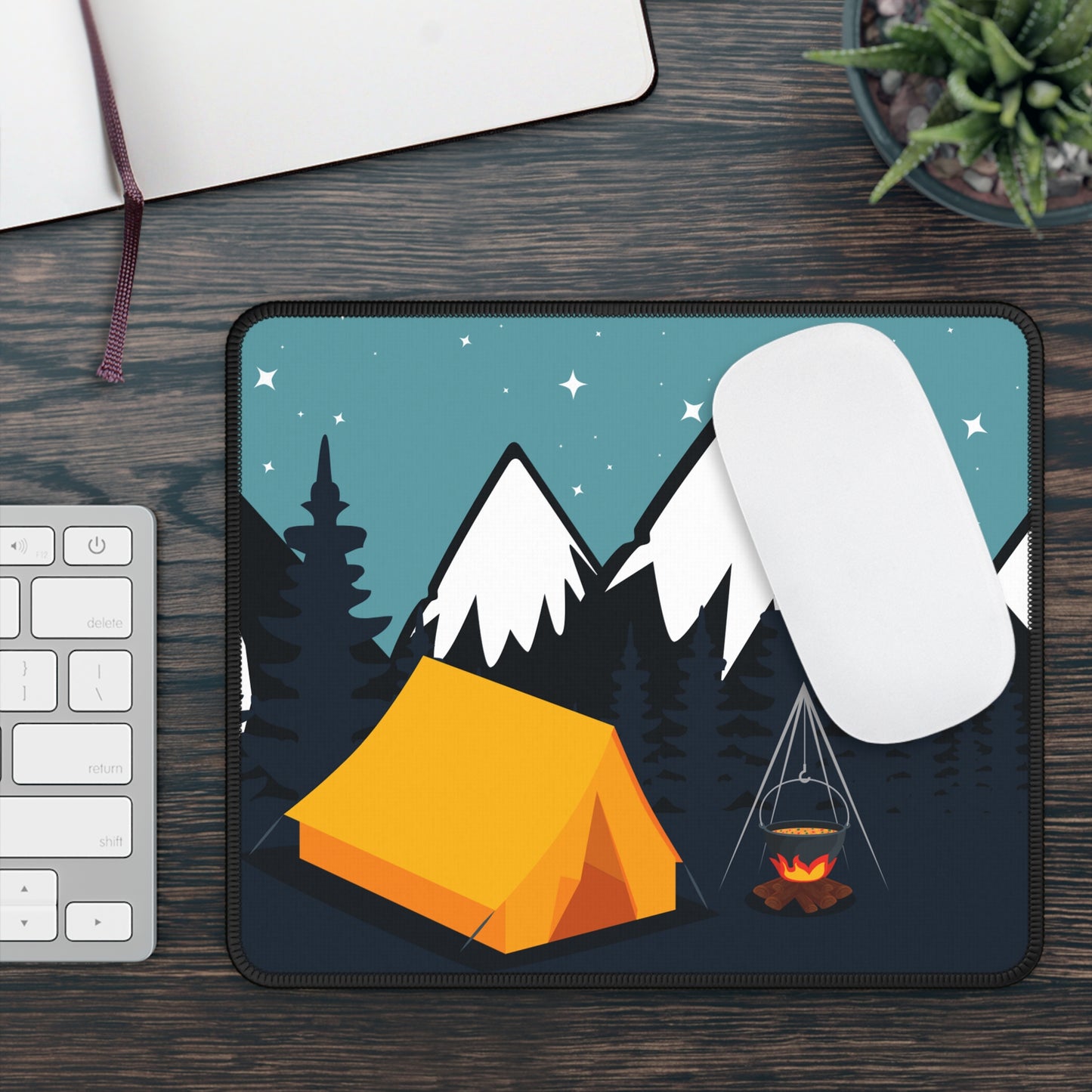 Starry Night Camp Mouse Pad – Minimal Mountain Scene for Outdoor Fans